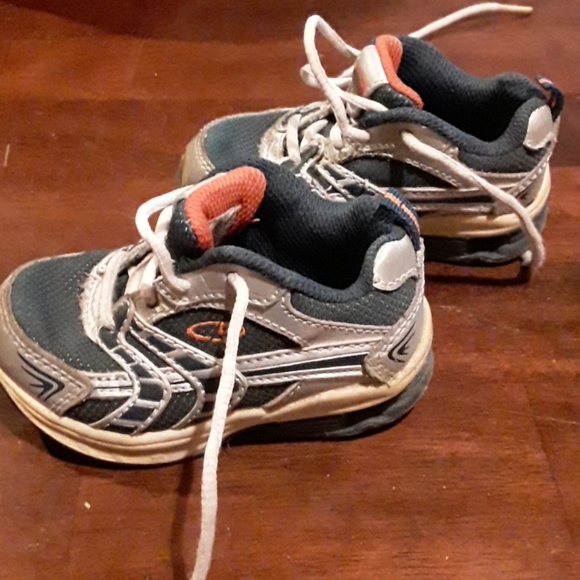 Size 5 Sneakers - Picture 2 of 4